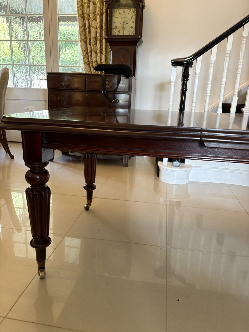 Superb Quality 8 Seater Antique Victorian Figured Mahogany Extending Dining Table - Image 9